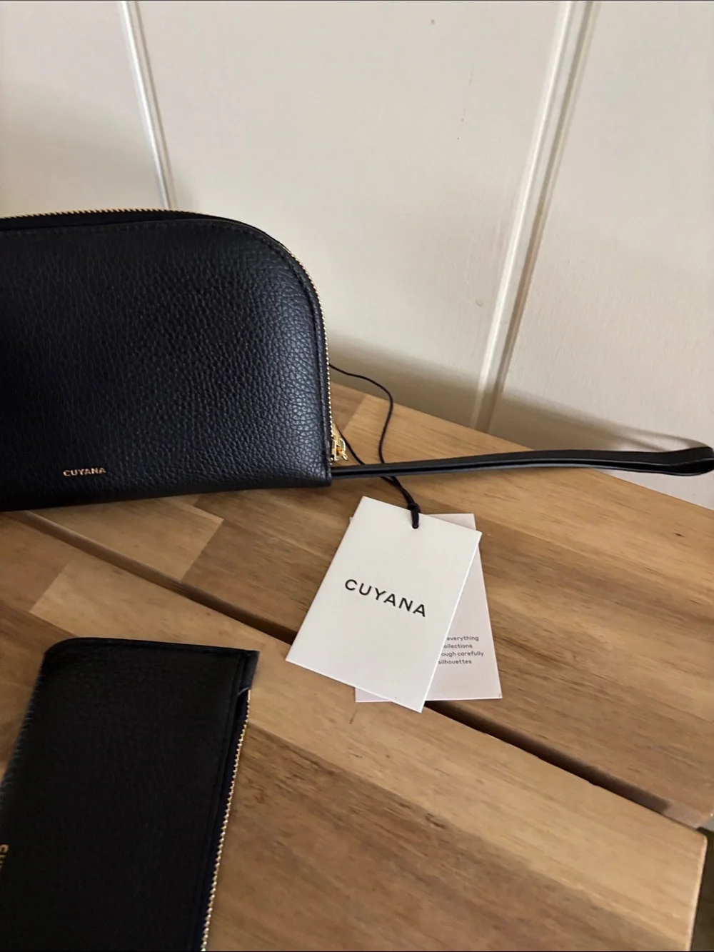 Cuyana Black Duo Wallet - Picture 4 of 8